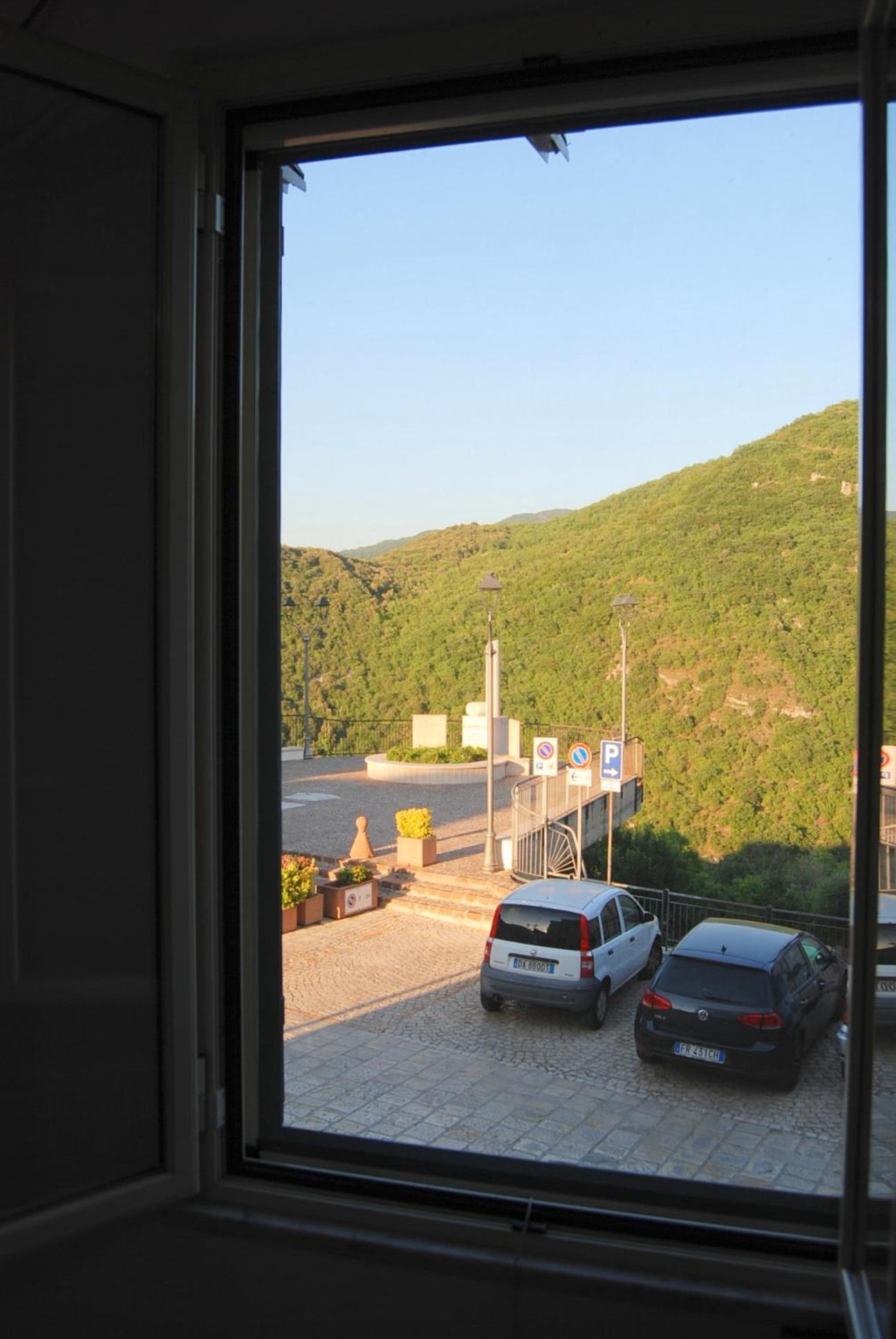 Mini Red Hub - Design Apartment Sant'Agapito Exterior foto